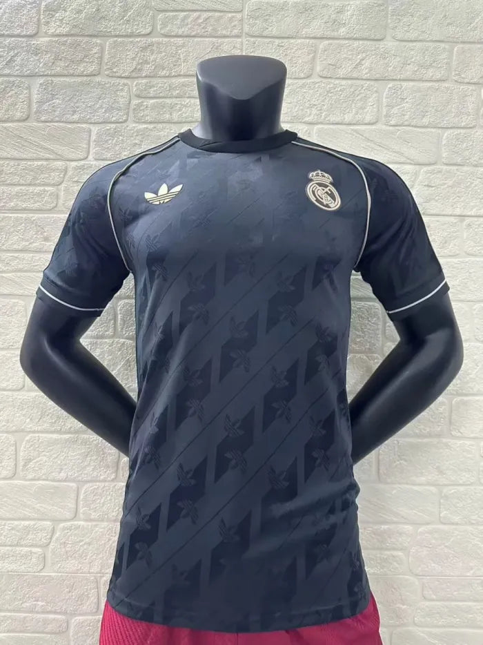 Real Madrid Training Player Jersey 2024/2025